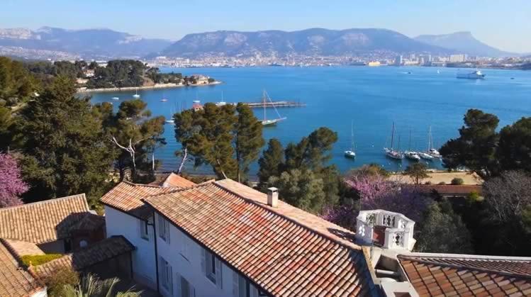 Villa-Chateau Les Terrasses - Tamaris, Plage Des Sablettes, Mer Au Bas De La Propriete La Seyne-sur-Mer Bagian luar foto