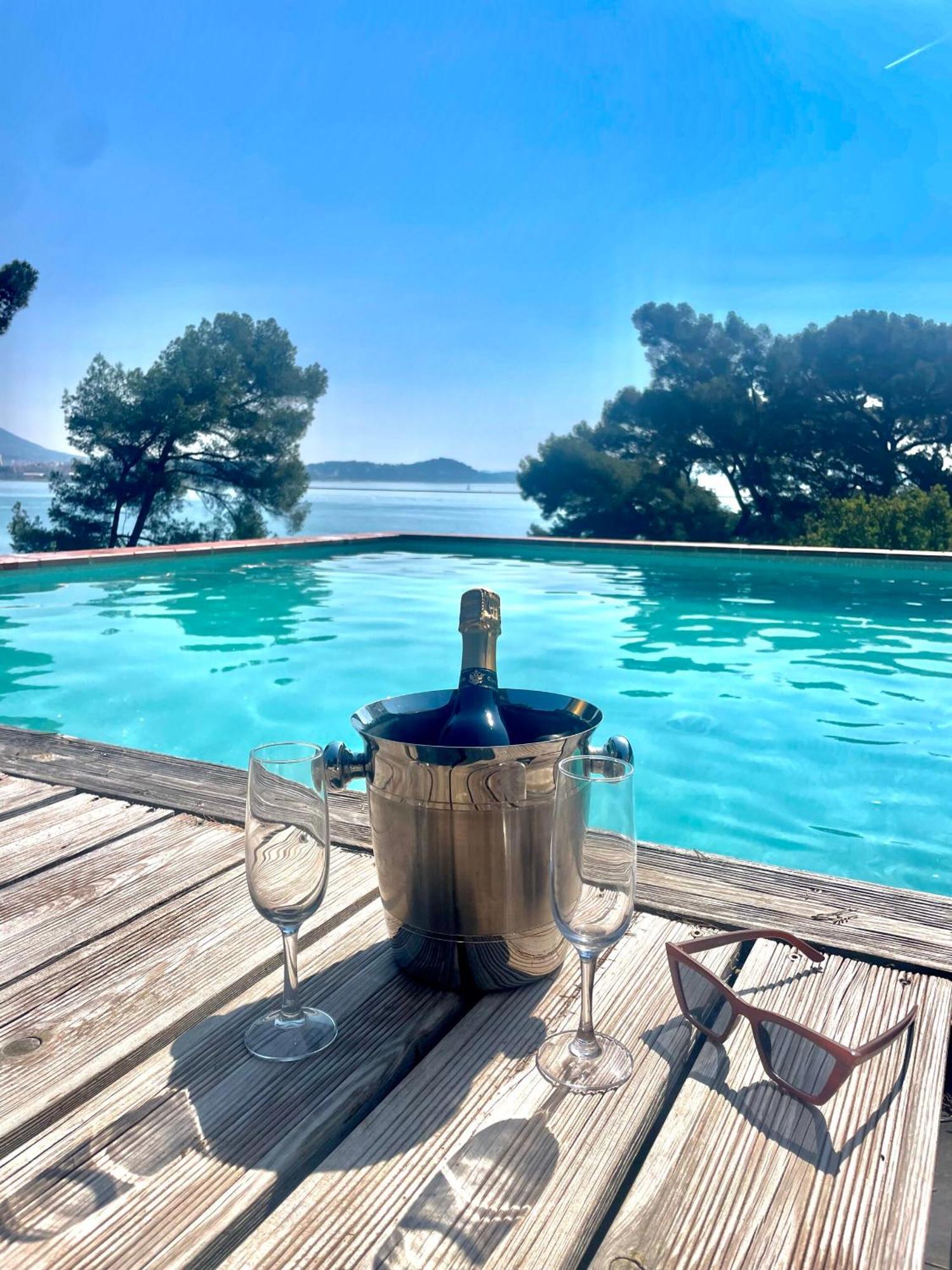 Villa-Chateau Les Terrasses - Tamaris, Plage Des Sablettes, Mer Au Bas De La Propriete La Seyne-sur-Mer Bagian luar foto